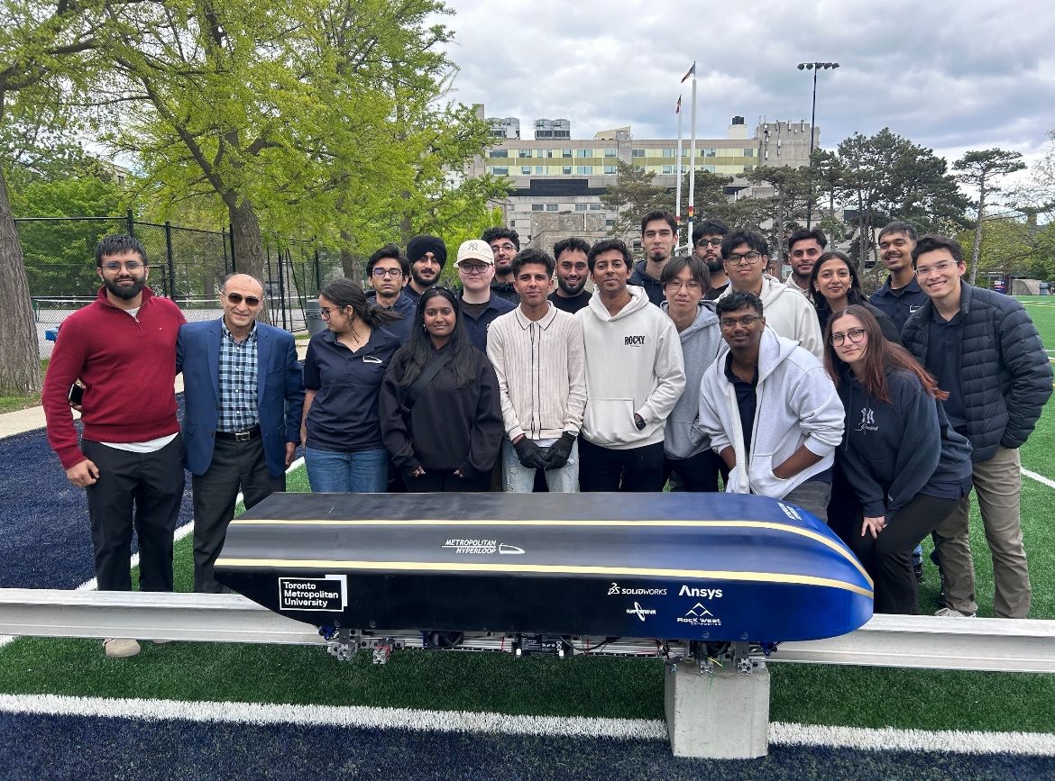 Metropolitan Hyperloop team with the completed pod